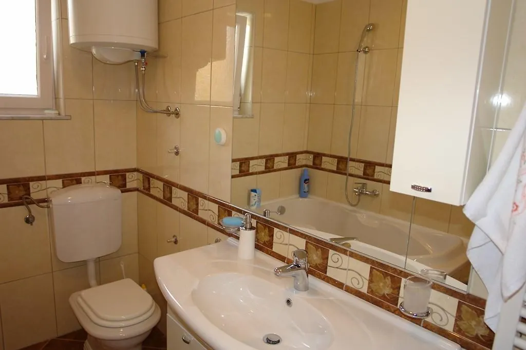 3 Bedroom Lovely Apartment In Crikvenica
