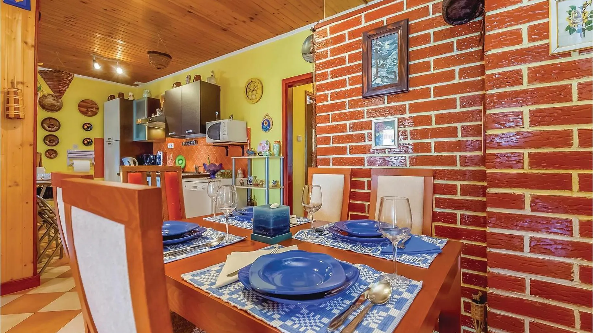 3 Bedroom Lovely Apartment In Crikvenica