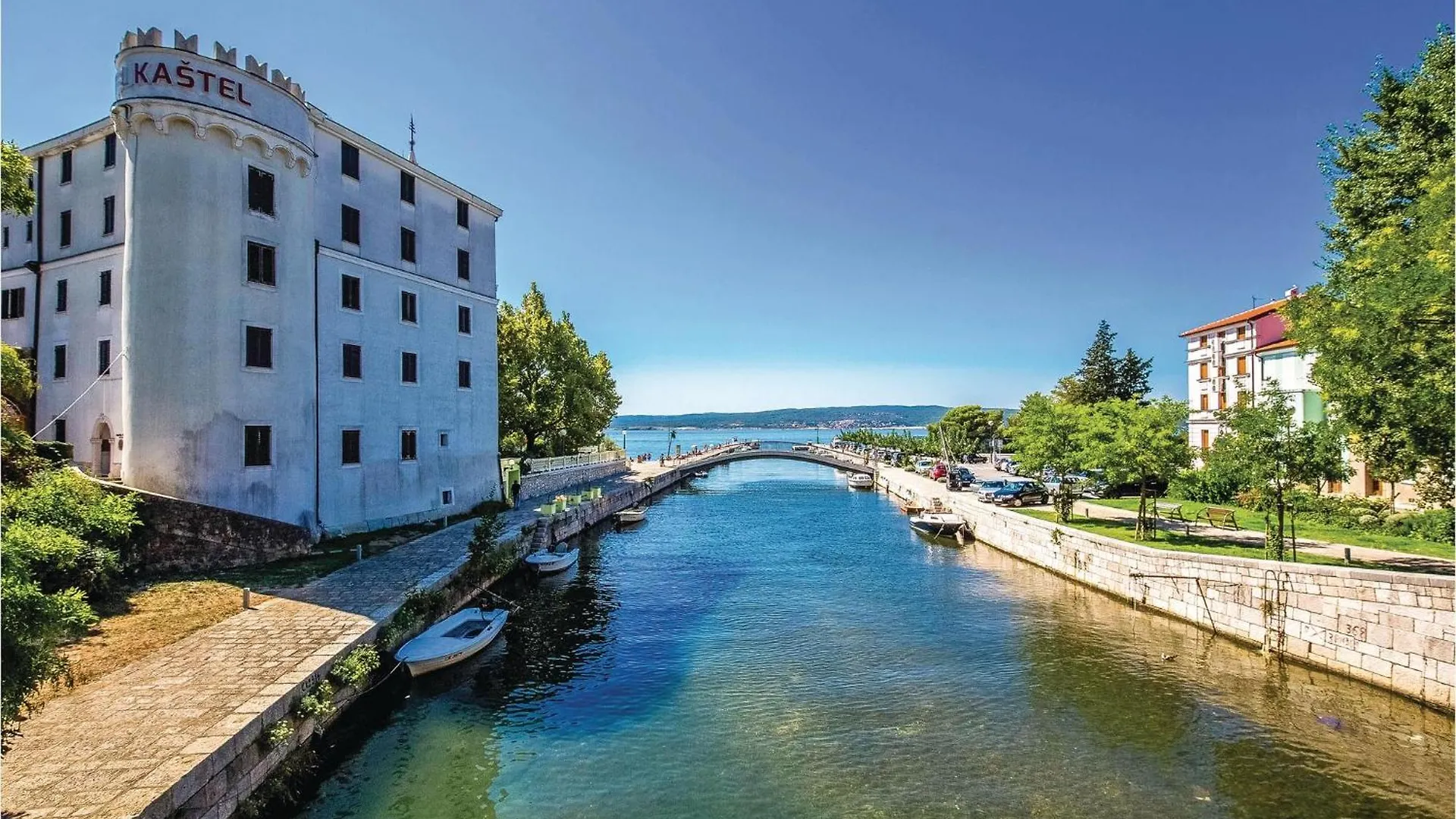 3 Bedroom Lovely Apartment In Crikvenica 0*,  Croatie