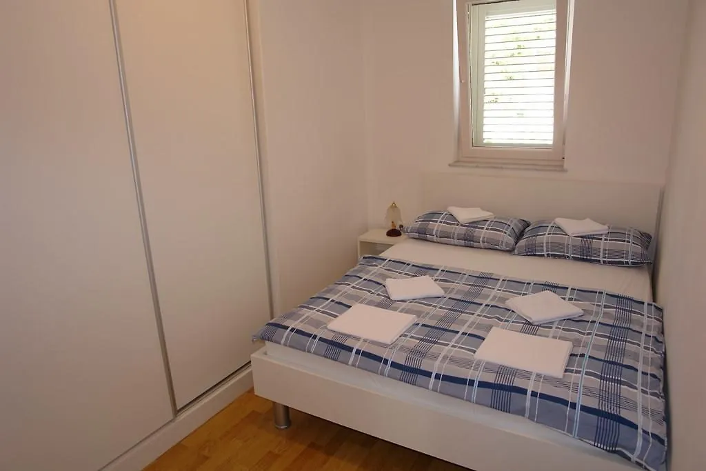 3 Bedroom Lovely Apartment In Crikvenica