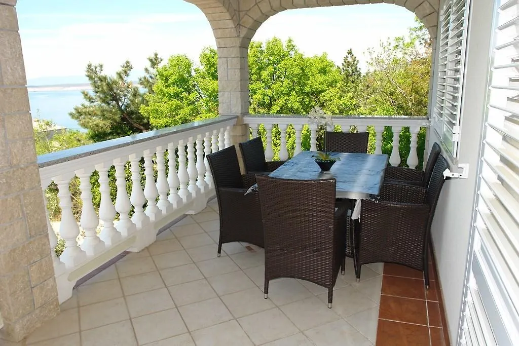 3 Bedroom Lovely Apartment In Crikvenica